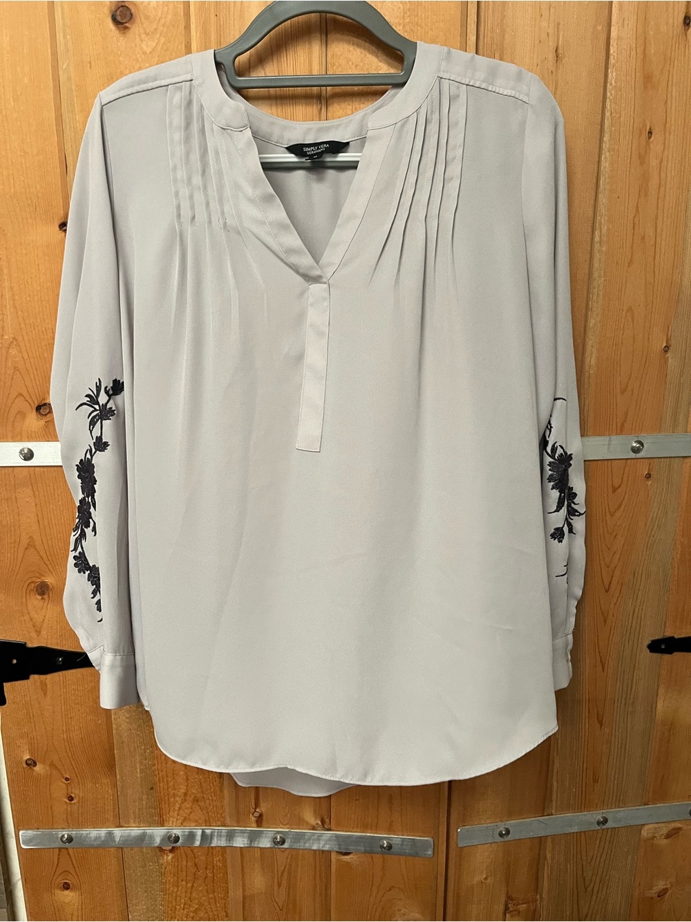 Simply Vera Grey Floral Sleeve Blouse